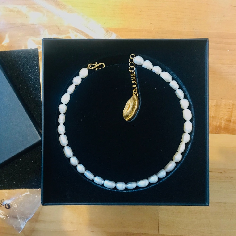 🛑 SOLD🛑 Giambattista Valle X H&M pearl necklace